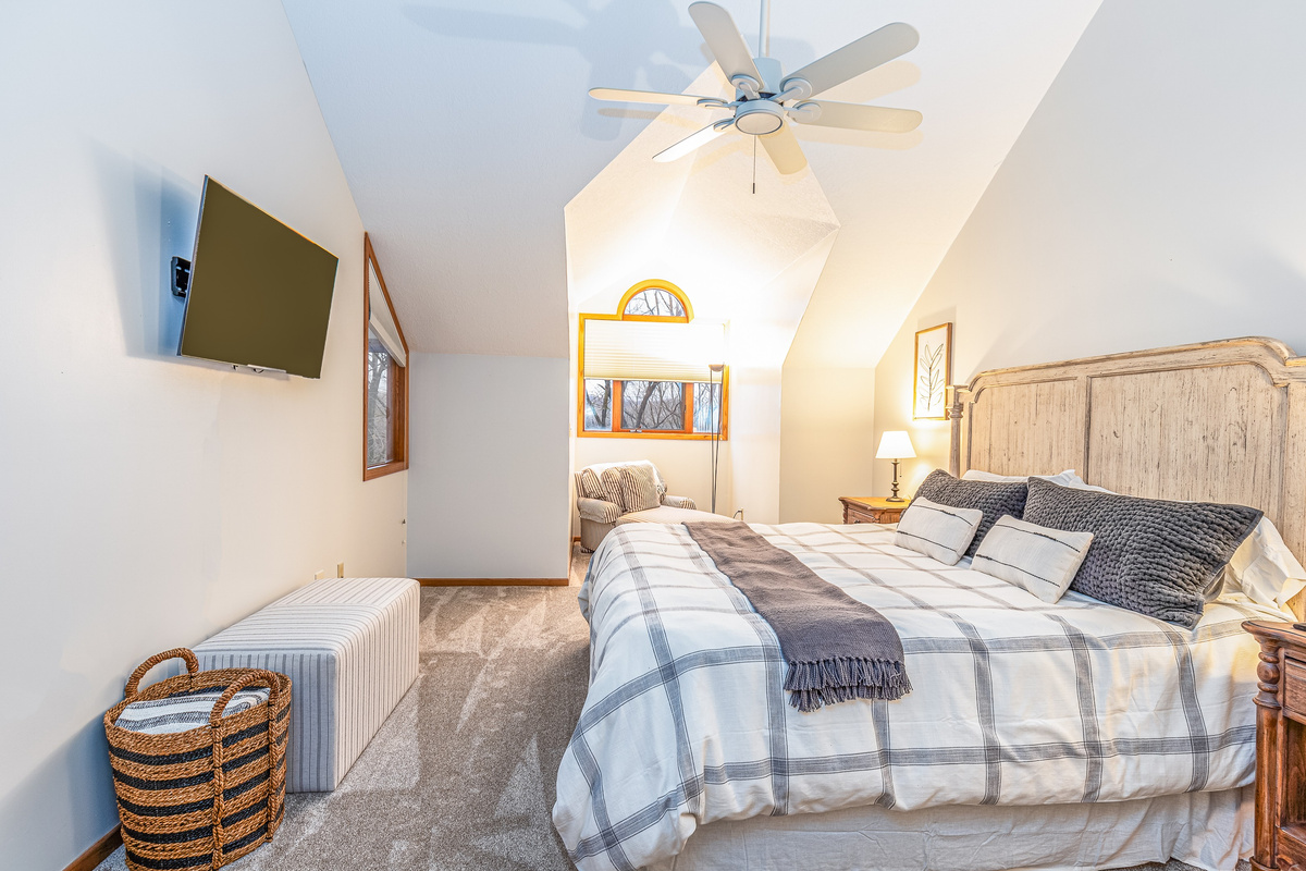 Large and spacious Primary suite located on the 2nd floor.  Features a king bed, reading nook, full bathroom.