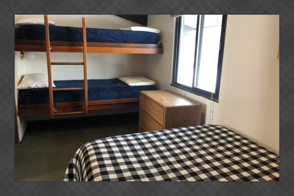 Bedroom: Twin Bunkbeds.
