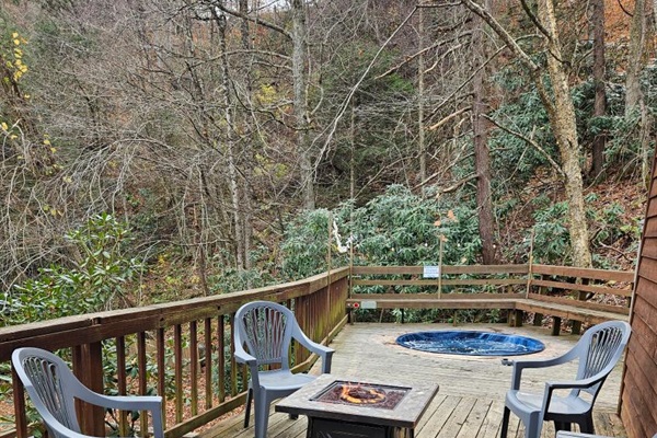 Deck area with gas fire pit for you to use!