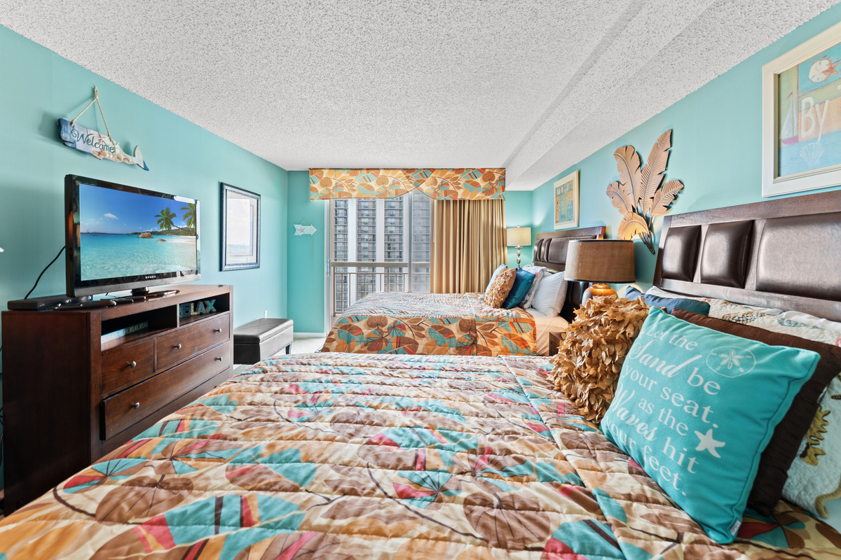 2nd Bedroom with 2 queen beds and balcony access