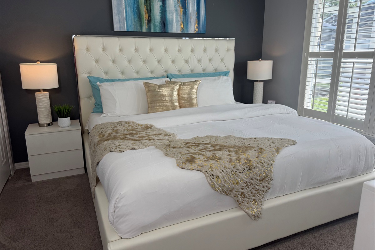 🏡 Your perfect getaway: a clean and relaxing king bedroom with soft bedding, ceiling fan, and pillow-top comfort