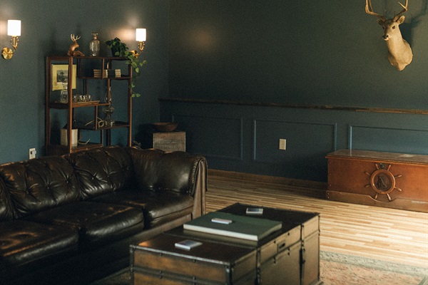 Family Room with pull out couch bed with Smart Tv