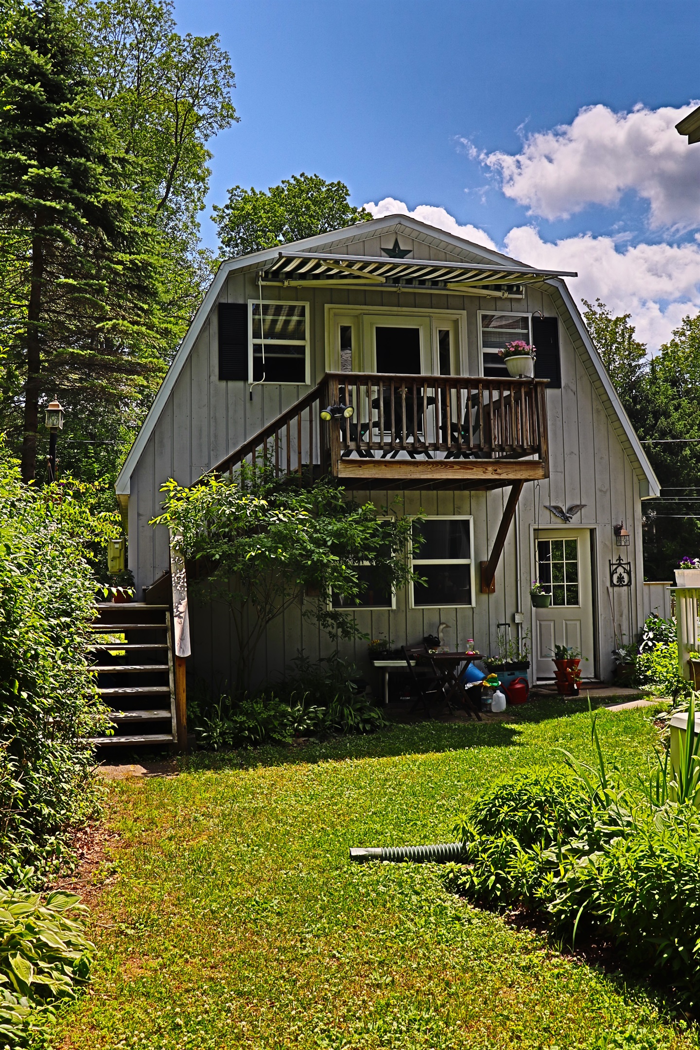 Outside of Lakeview Cottage