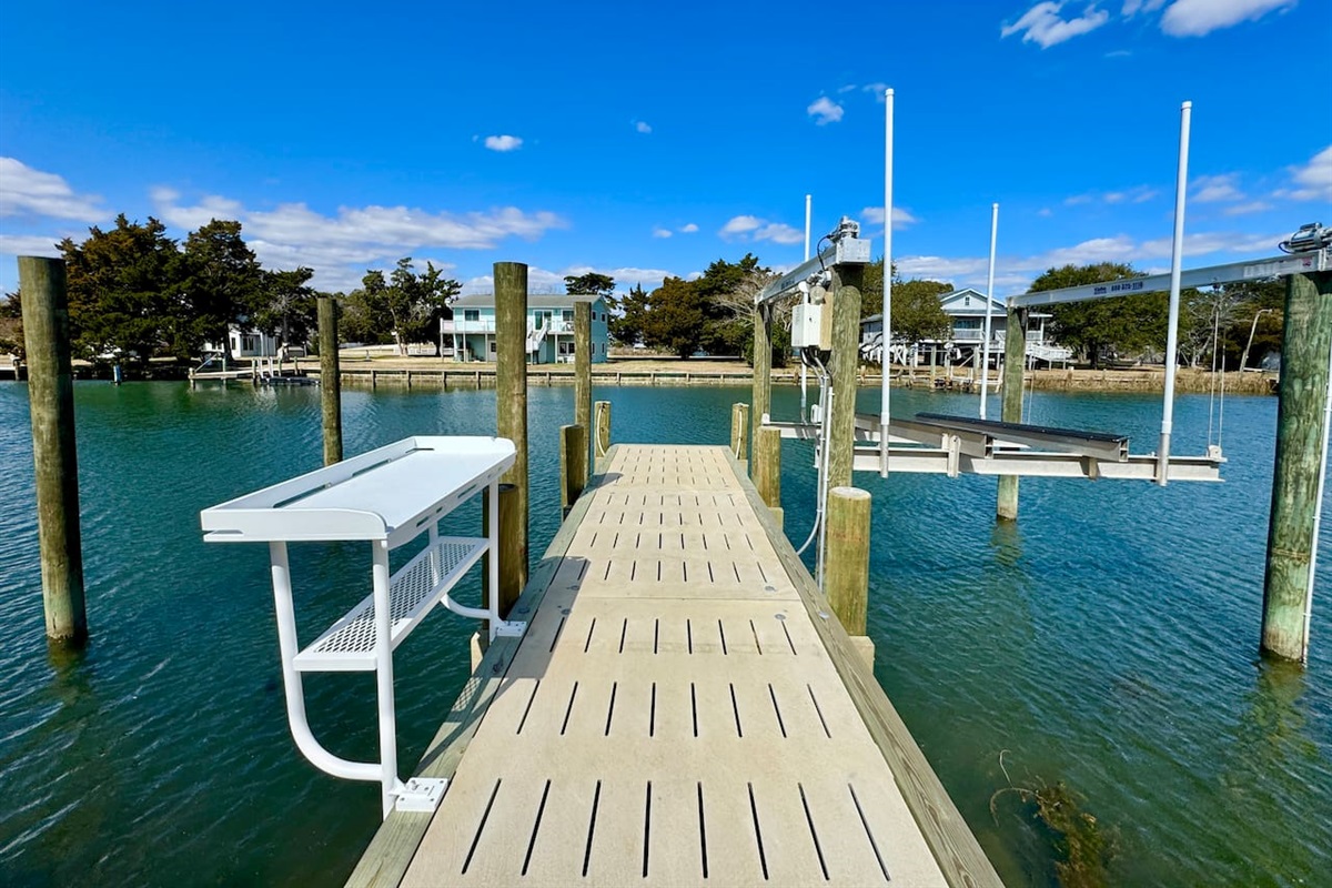 Brand new fillet table on the dock, with running water!