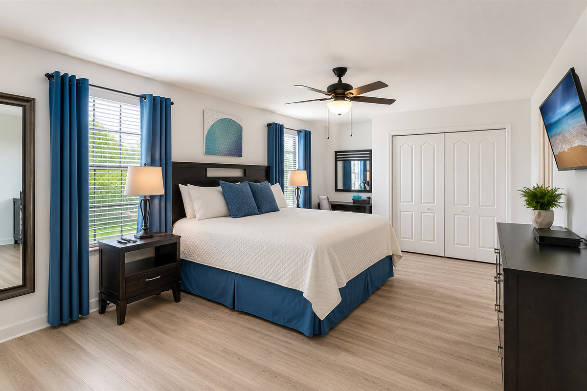 Large King Suite with Desk and Cable TV
