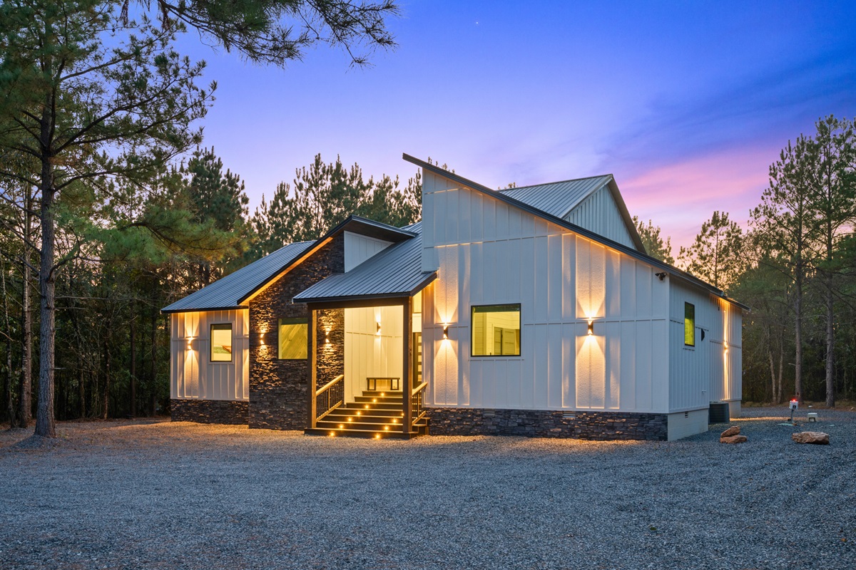 This modern cabin exterior blends perfectly with its natural surroundings, offering comfort without sacrificing charm.