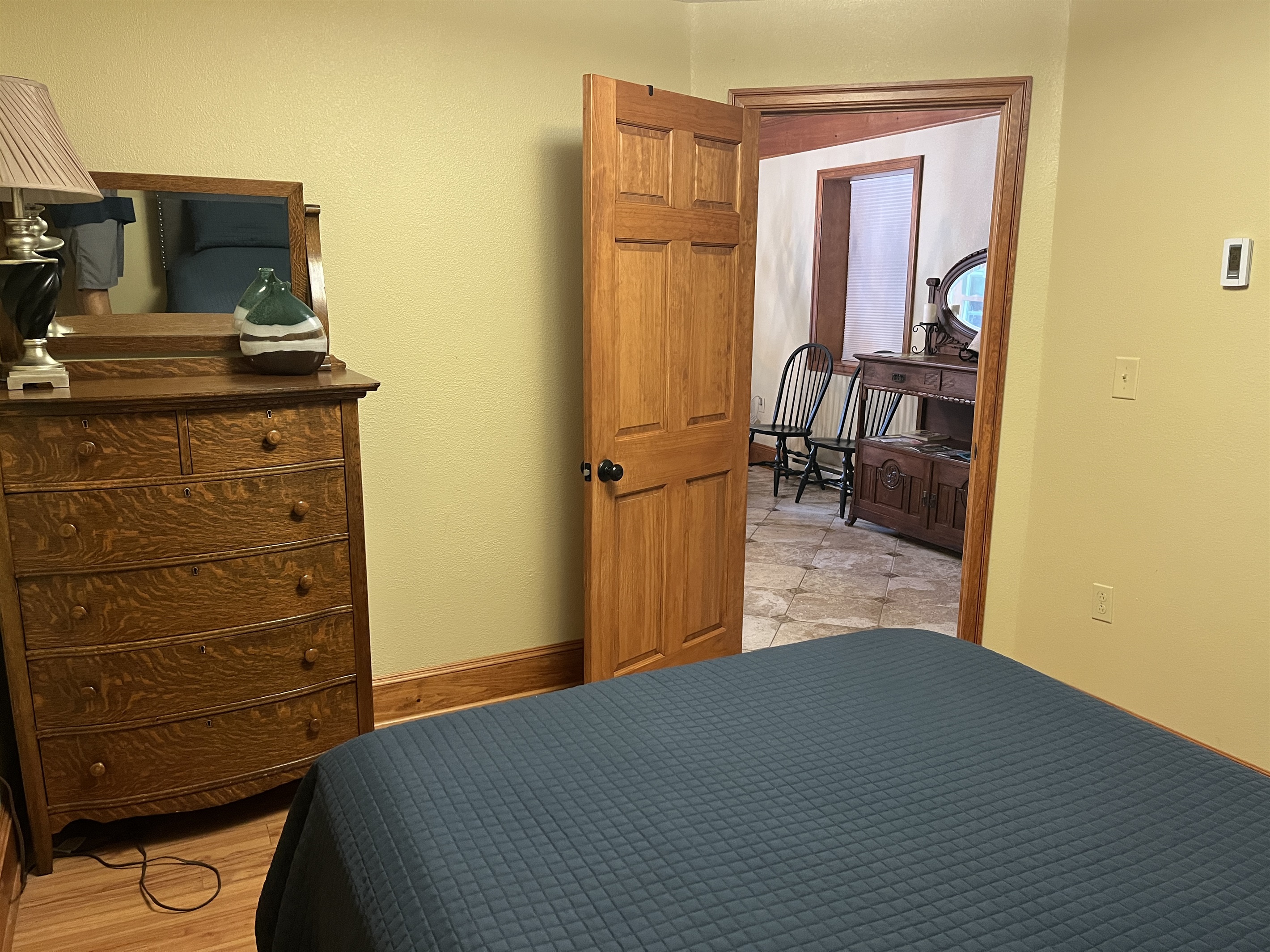 1st floor Queen bedroom