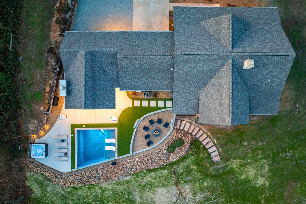From above, you can see how thoughtfully the home, pool, and outdoor spaces are laid out to take full advantage of the scenery.