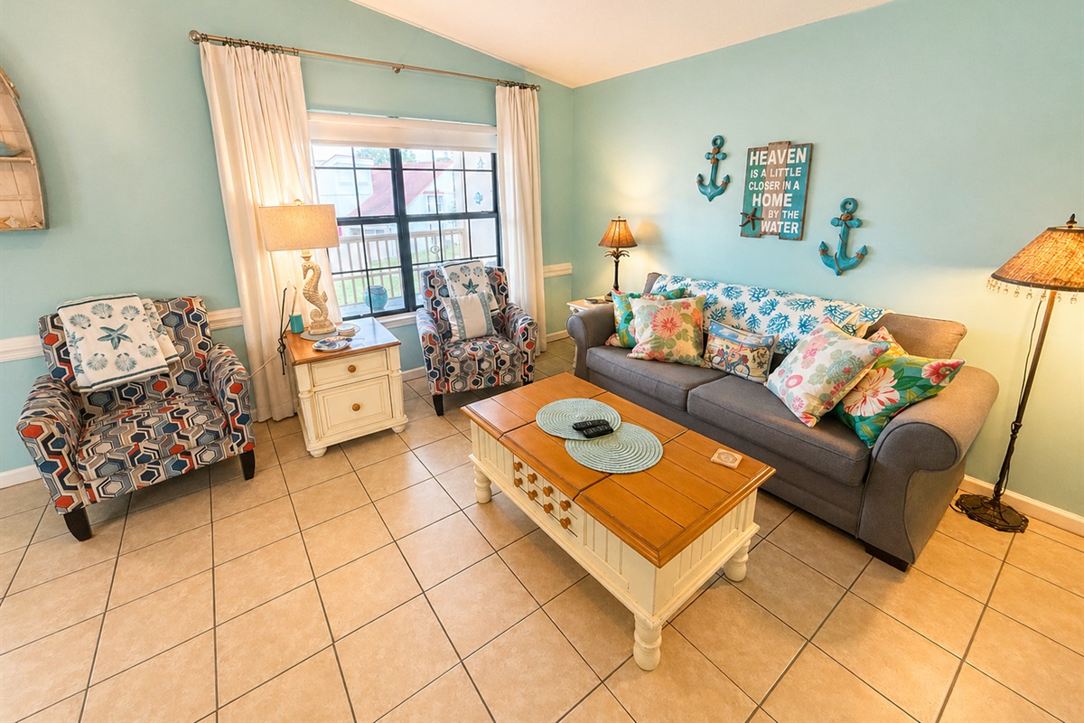 Open concept living area with vaulted ceilings