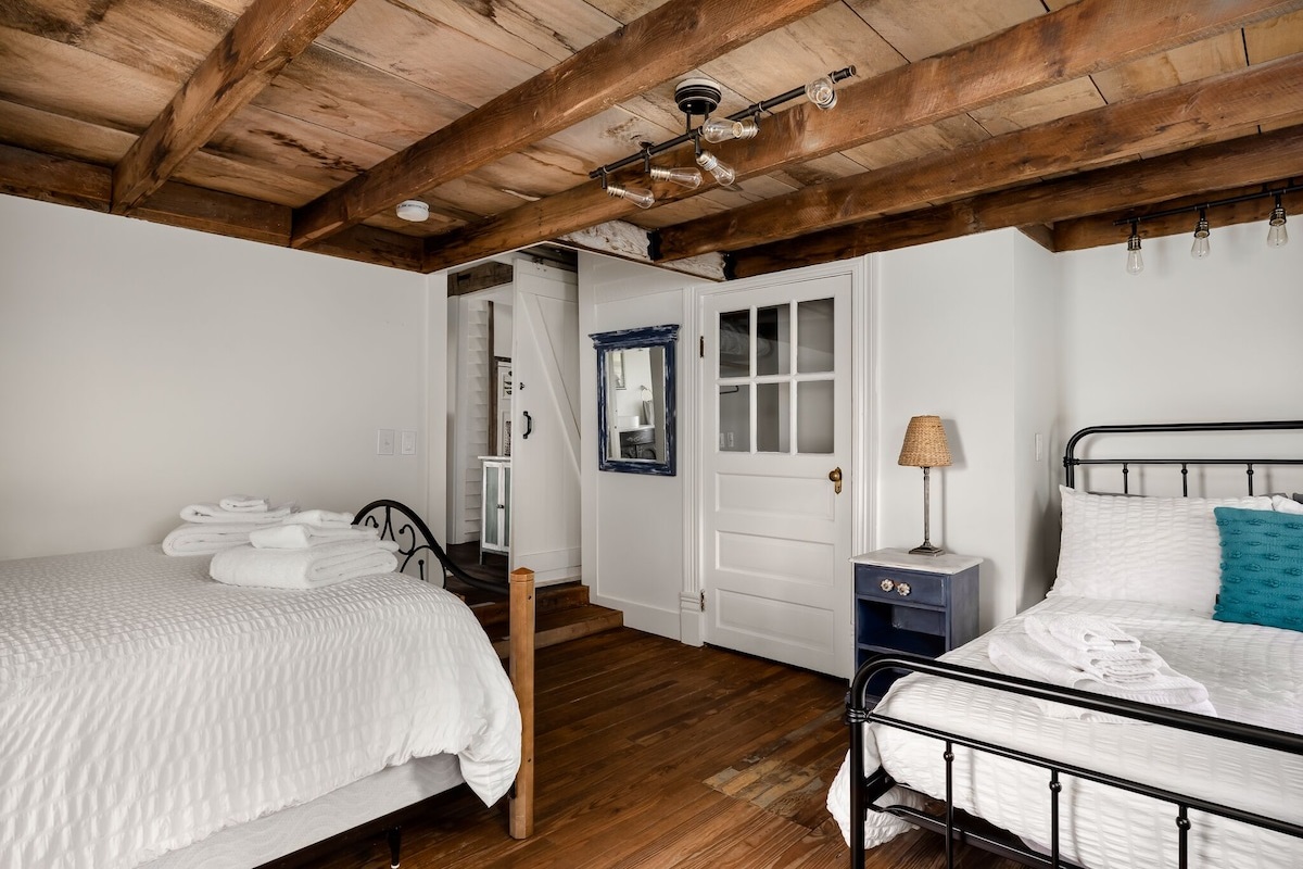 Bedroom 4, full bed
