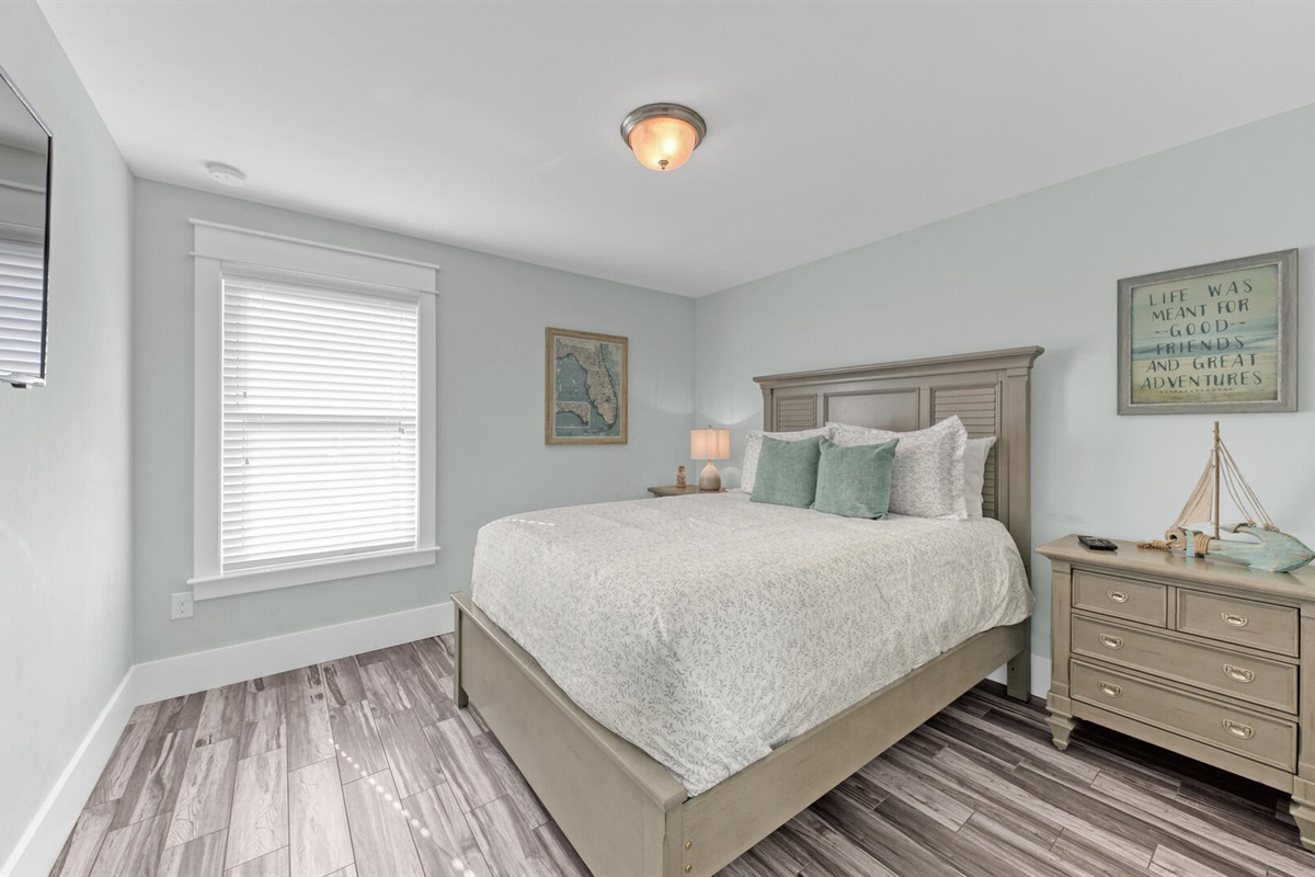 2nd Floor Queen Bedroom 2