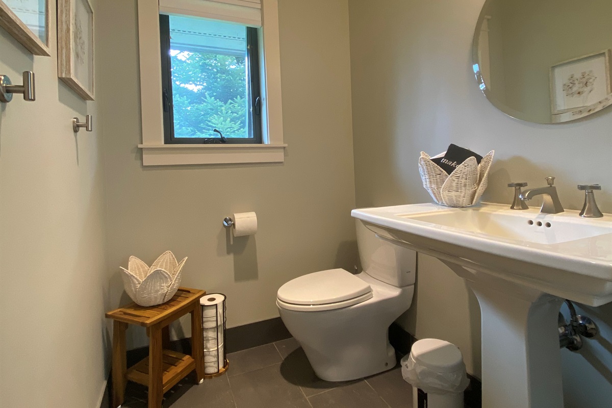 An extra powder room offers guests in the bonus room a convenient spot to get ready. With hooks for hot tub towels you can conveniently come in for a quick break while enjoying the outdoor space.