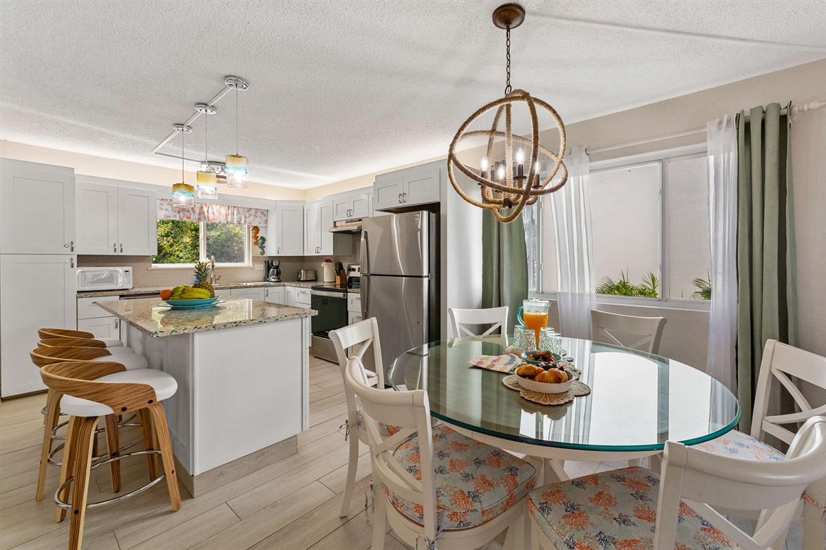 Enjoy meals together with beautiful island views.