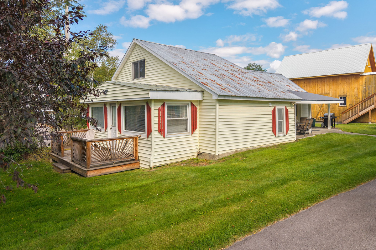 Welcome to 1825 Barn, a charming retreat.
