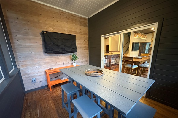 2nd Floor Screened in Porch with Polywood Dining Table & 55 inch Smart TV