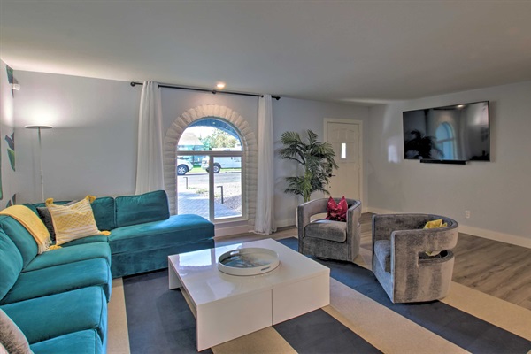 Living Room | Smart TV | Free WiFi