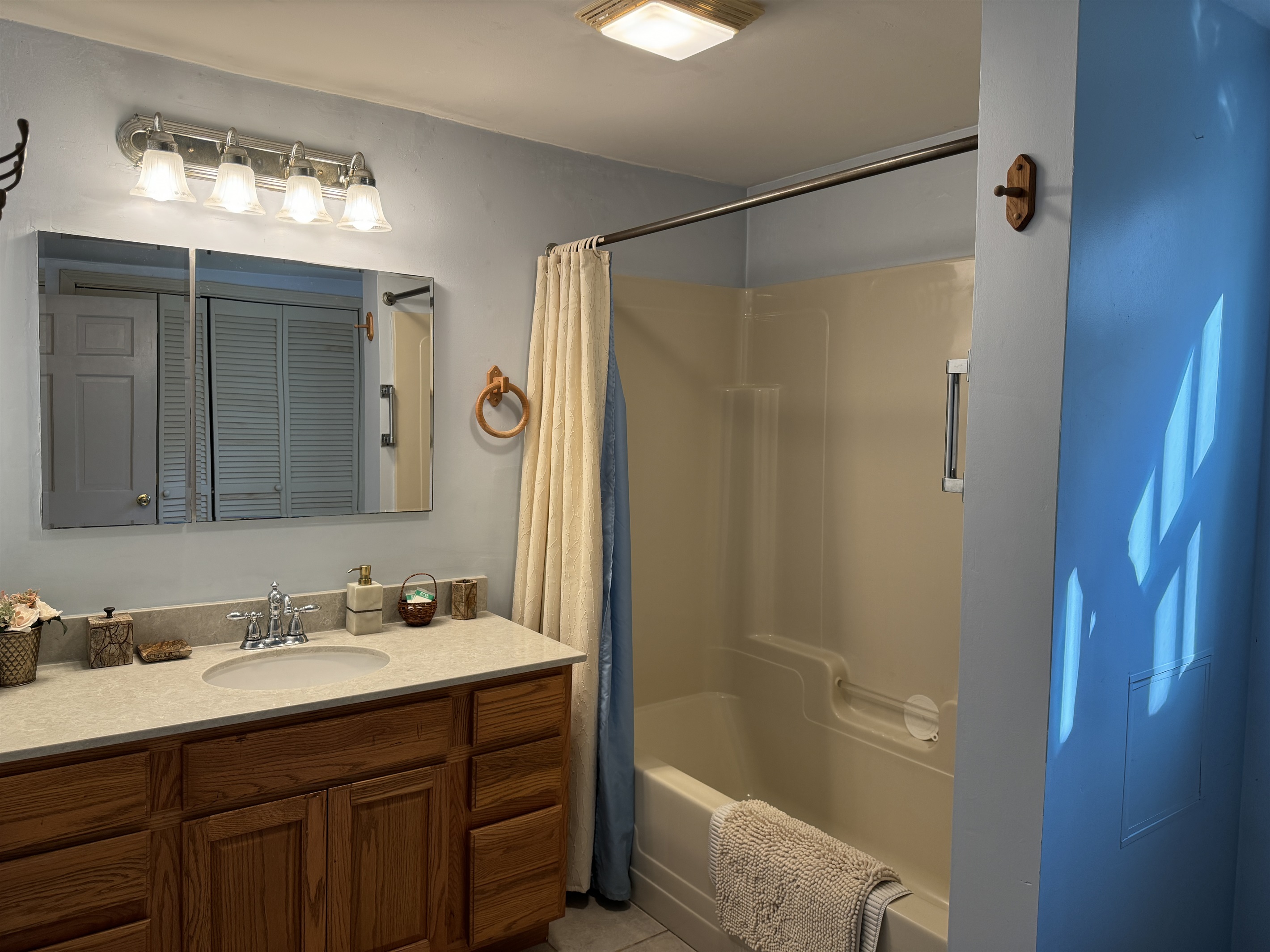 1st floor bath off kitchen with tub/shower