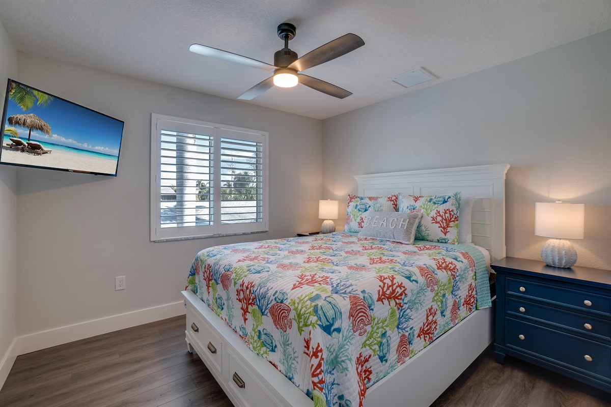Bedroom 2 - Queen Bed