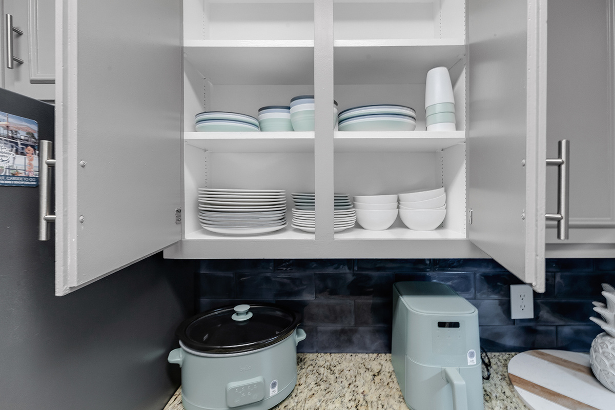 Kitchen Equipped with dishware 