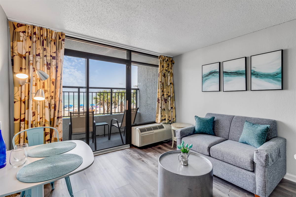 Immerse yourself in coastal chic decor, featuring a carefully curated blend of beach-inspired elements, soothing colors, and comfortable furnishings.