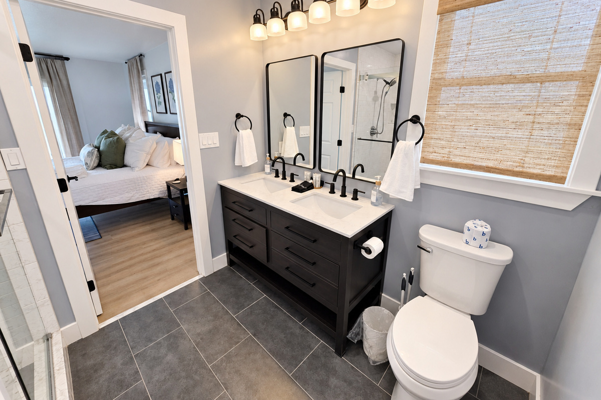 Ensuite to the Nantucket room