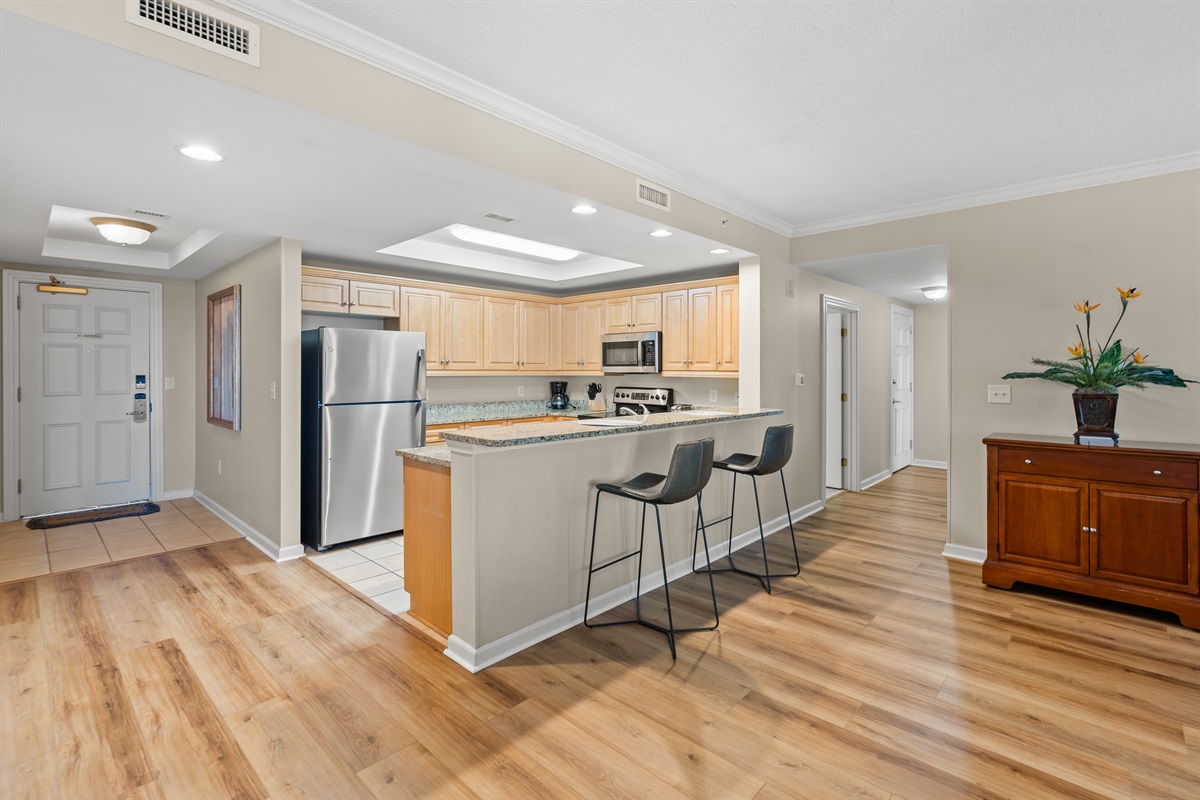 Kitchen w/ Breakfast Bar Seating