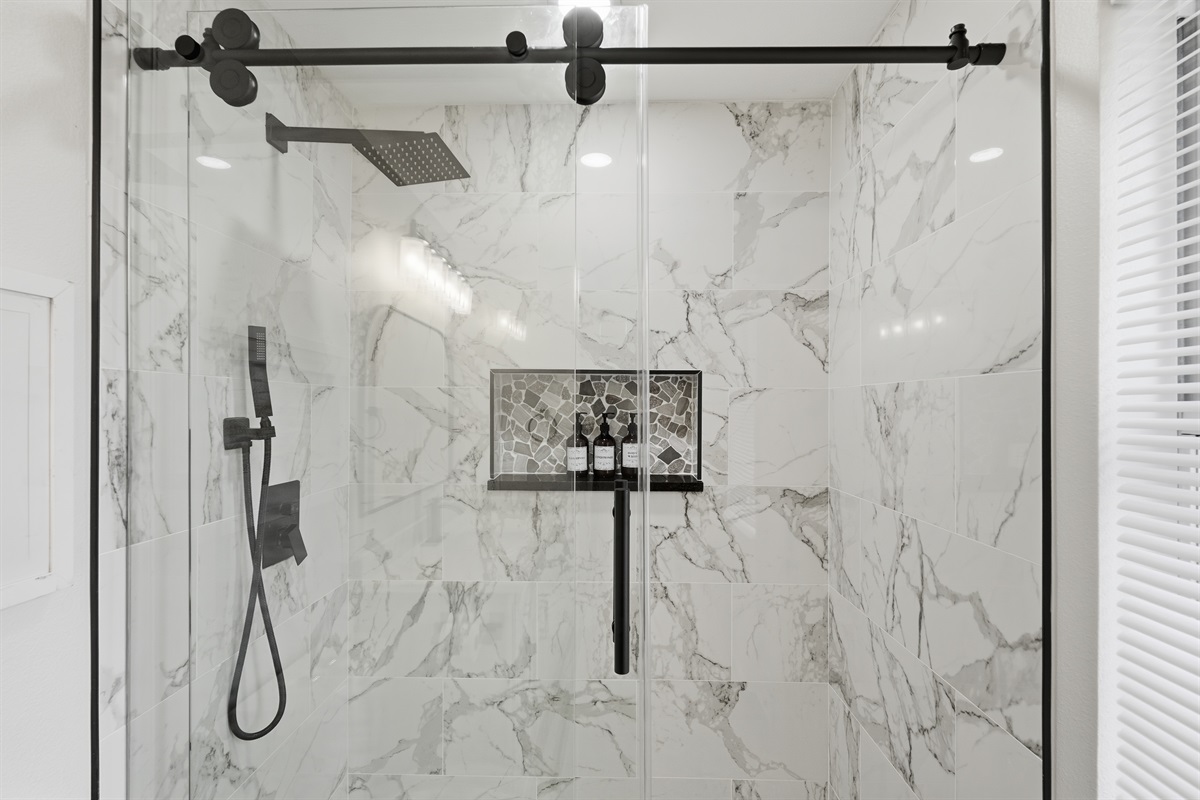 Beautiful bath panel.. refreshing all the stay..