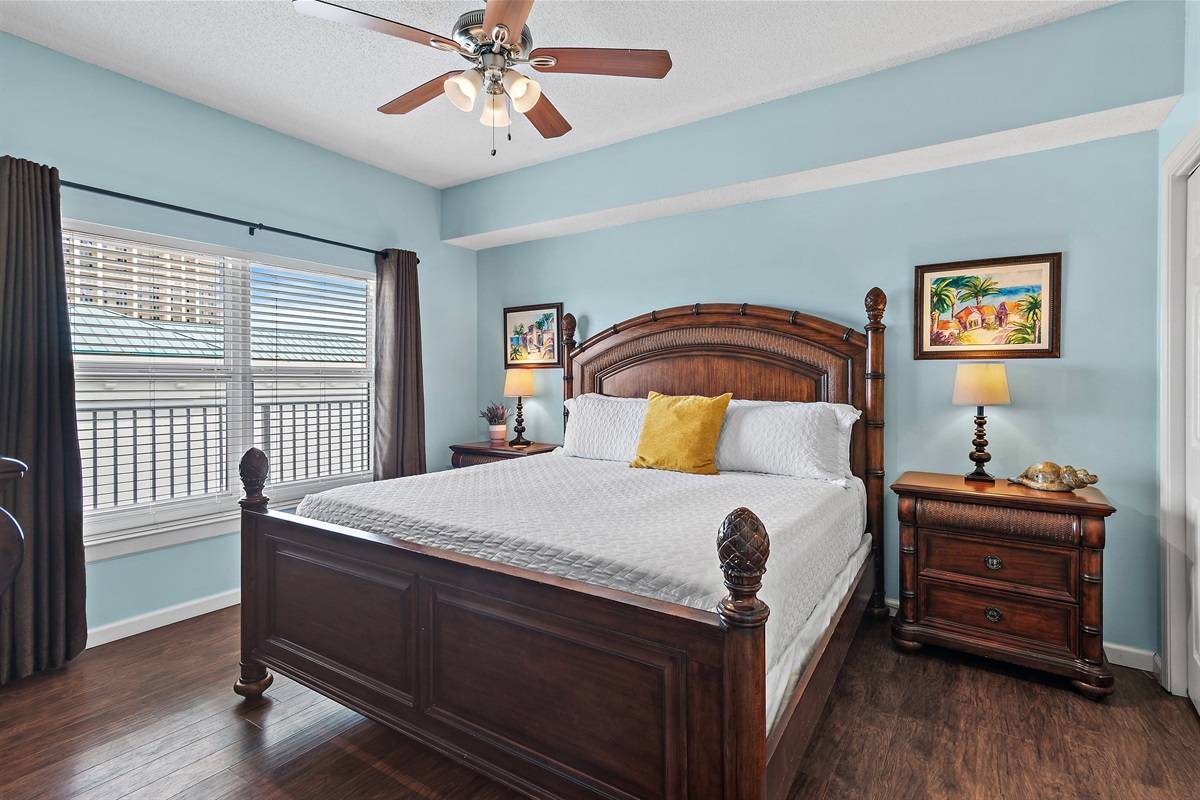 Master Bedroom: King Bed, Private Bathroom with dual vanity, Shower/Tub combo (sleeps 2)