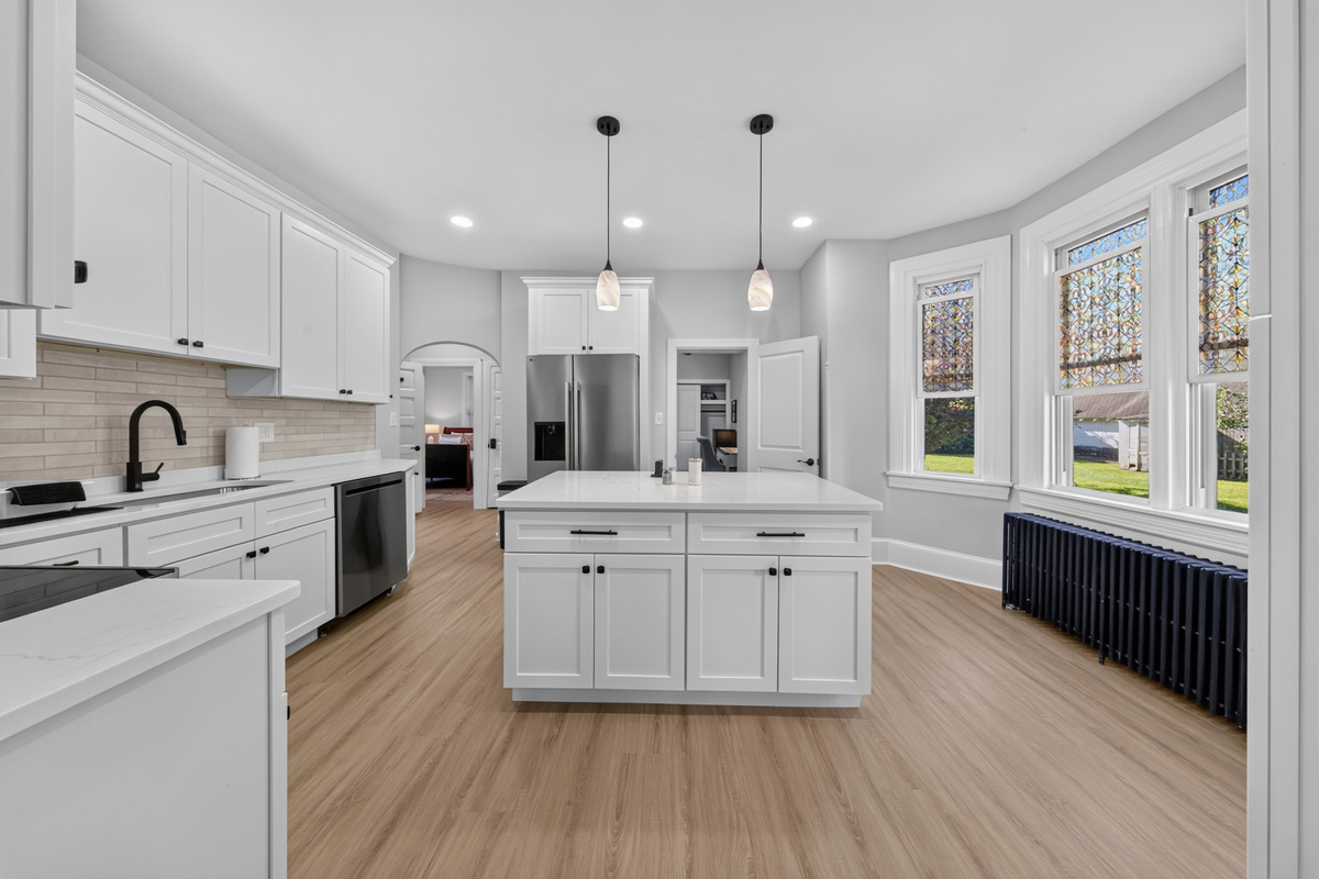 Seamless ground-floor flow connecting the kitchen, dining counter, and living areas.