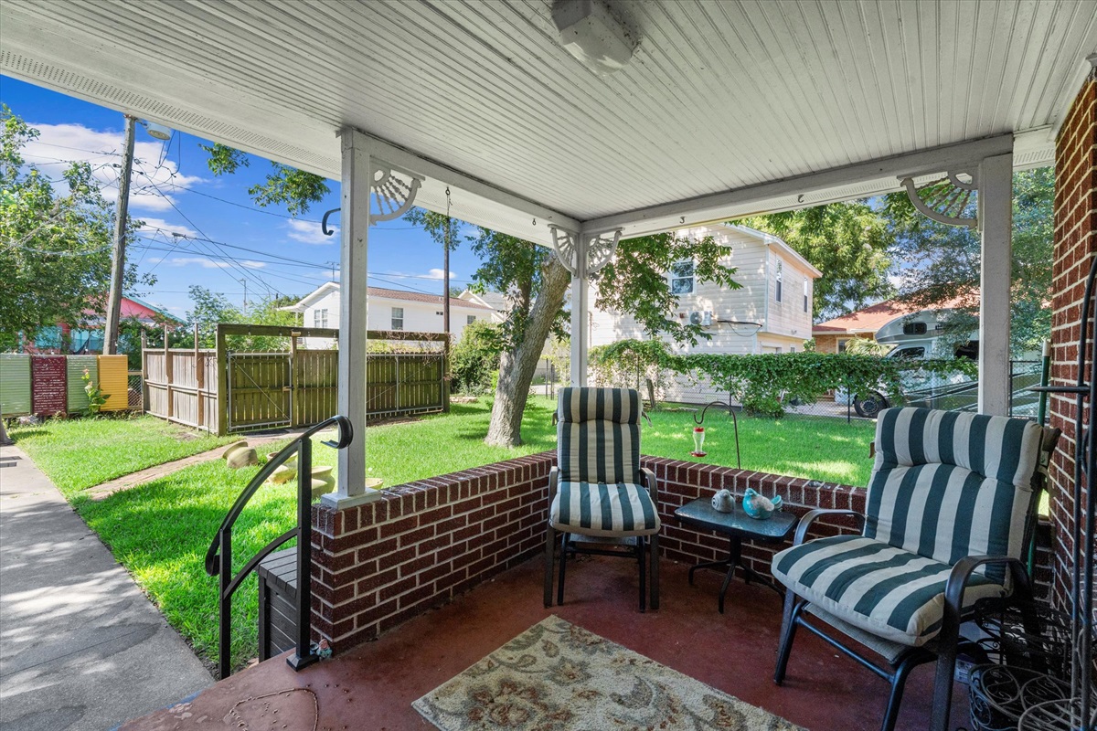 b192f2ebfa0f4a12a79d971b51bf9b9b Large | Beachhouse | Texas | TX | Vacation Homes | Galveston | Crystal Beach | Kokomo | Breezy Days | Beachfront Elegance | Sunrise Serenity | Southern Sands Property Management, LLC
