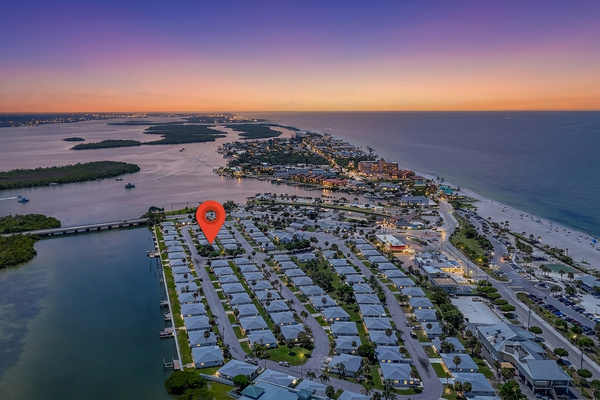 End another beautiful day on Manasota Key beneath one of the island’s unforgettable Gulf sunsets.
