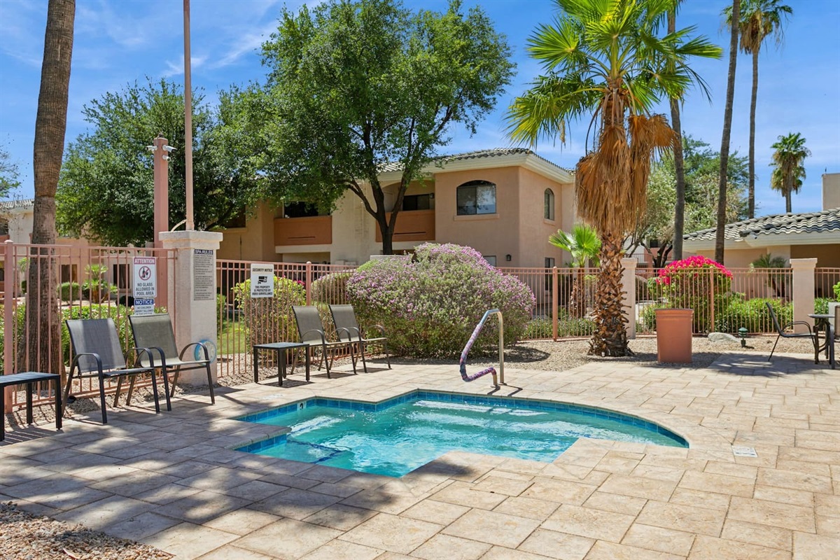 Desert Gem; 1BR Condo Near Stadium & Westgate — Desert Gem; 1BR Condo Near Stadium & Westgate, Phoenix, Arizona — photo 3