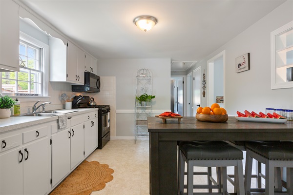Our kitchen has everything you need to cook and clean up with ease!