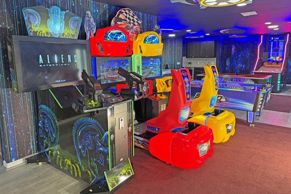 Arcade Games - Aliens Encounter-Outrun Race Cars-Speed Hockey