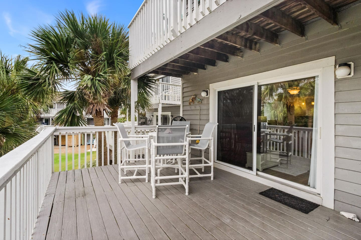 Gather your whole crew on the main deck &mdash; morning coffee, evening cocktails, or both, there's room for everyone.
