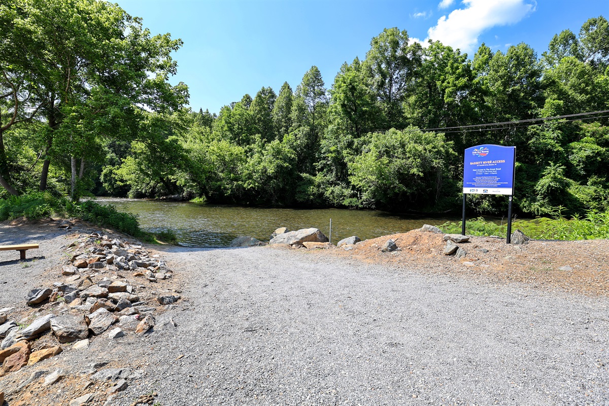 Smith River access, bring your kayaks and canoes