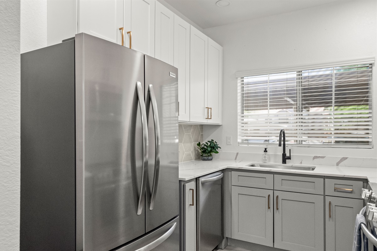Whether you’re preparing a quick snack or full dinner, this kitchen has you covered.