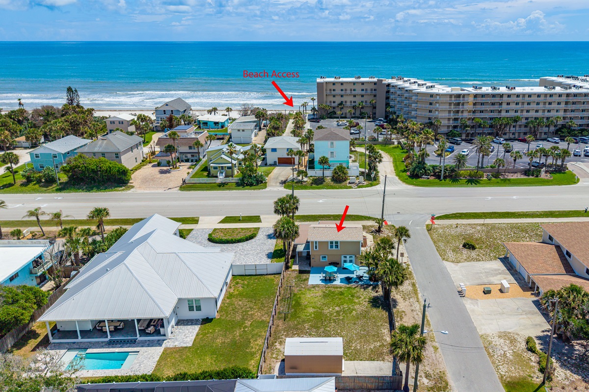 A short 30 second walk to the public beach access!