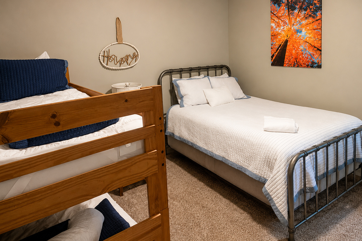 twin bunks and queen bed