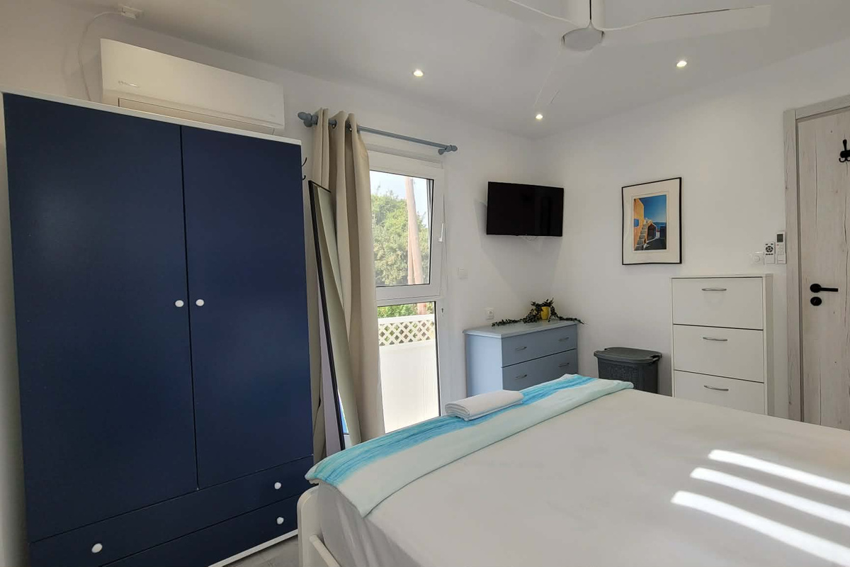 Air Conditioning, Ceiling Fan, wardrobe, Chest of drawers and shoe cabinet