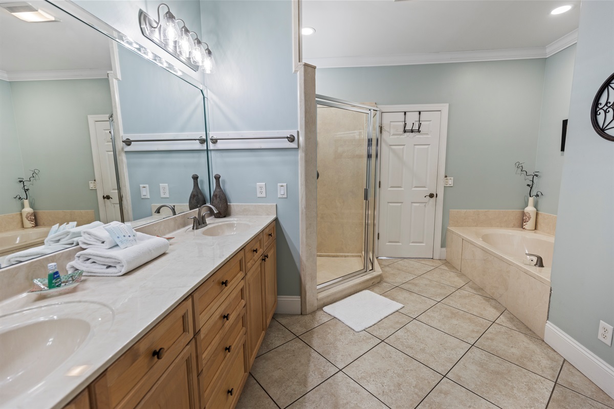 Master Bathroom (3rd Floor)