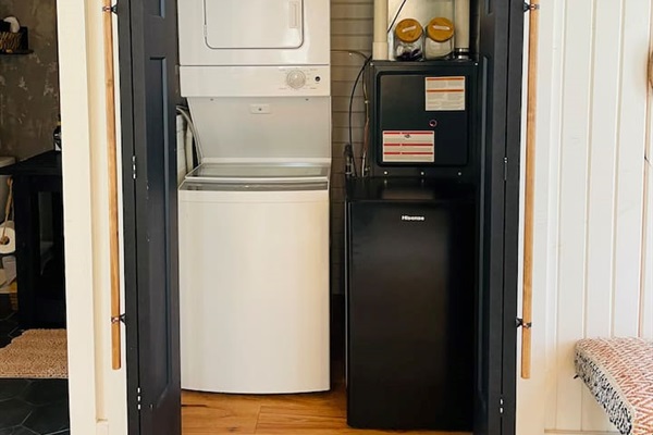 This treehouse has a stacked washer and dryer available for guests to use. 