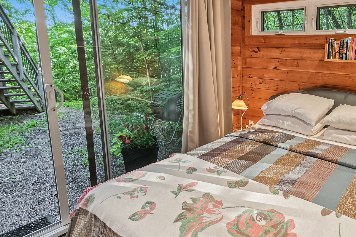 Bunky cozy interior showing access path to cottage
