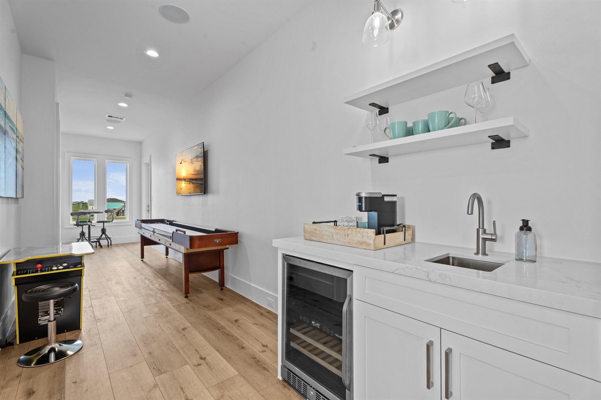 b1d5092115964600853c5f46b7183dbb Large | Beachhouse | Texas | TX | Vacation Homes | Galveston | Crystal Beach | Kokomo | Breezy Days | Beachfront Elegance | Sunrise Serenity | Southern Sands Property Management, LLC