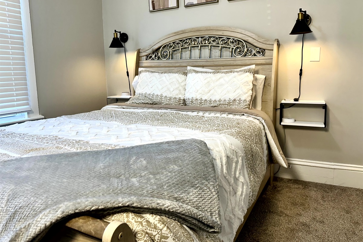 Queen-size bedroom