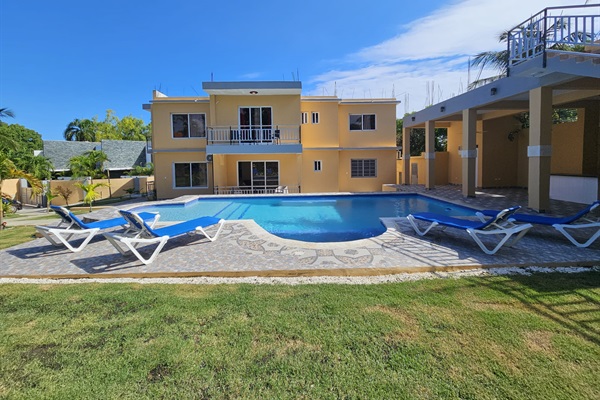 Millenium 4 bedroom Private Escape