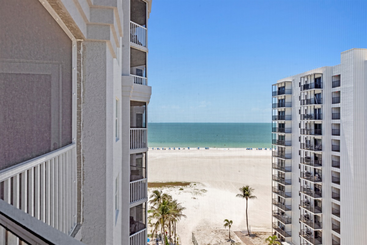Gullwing Beach Resort 1002 – A Beachfront Condo