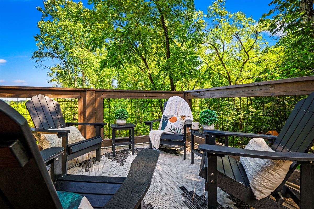 🪑 Morning coffee, late-night chats, and forest-bathing without the hike. You’ll want to sit here for hours.