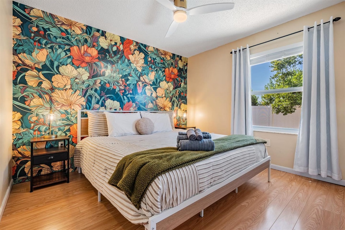 Second bedroom with a large and comfortable King size bed.