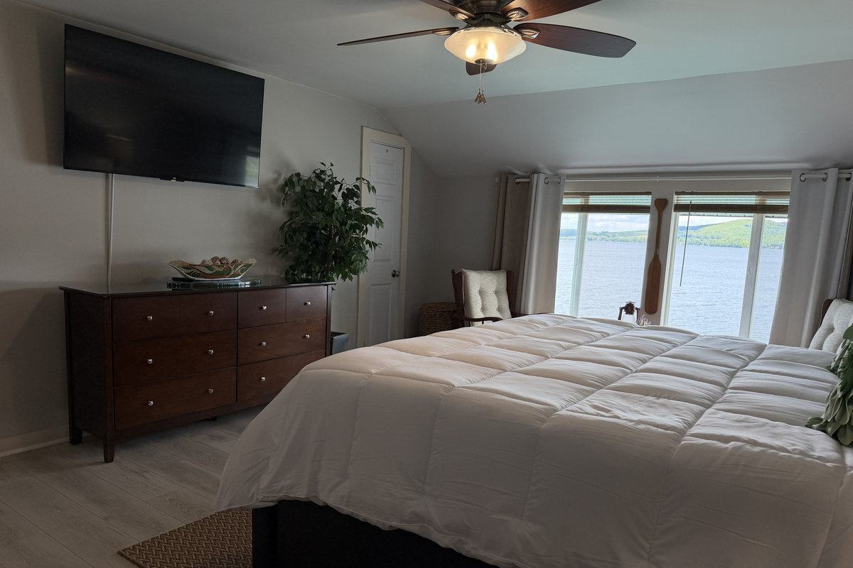 2nd floor King with lake views and ensuite